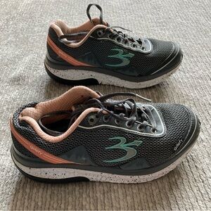 GDEFY Gravity Defyer Mighty‎ Walk Sneakers Gray Peach Women’s Size 7